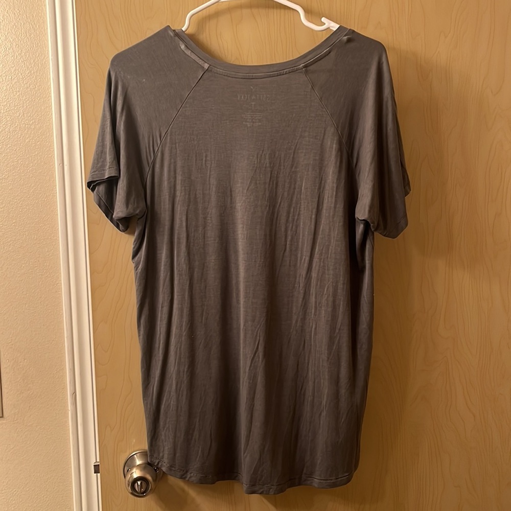 Small, American Eagle Soft and Sexy Gray Tee.  NEVER WORN but has no tags - Picture 2 of 2